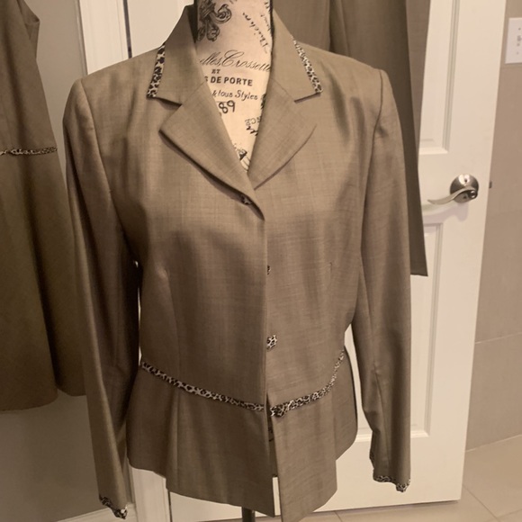 Alain Manoukian 2 Piece Suit Set (Dress & Blazer) with Leopard accent - Picture 4 of 12